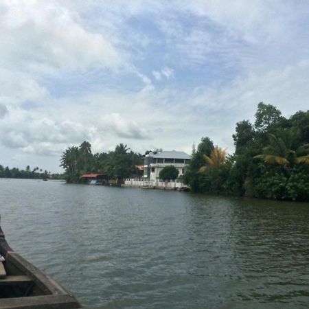 Captains Cabin Backwater Resort Alappuzha Extérieur photo