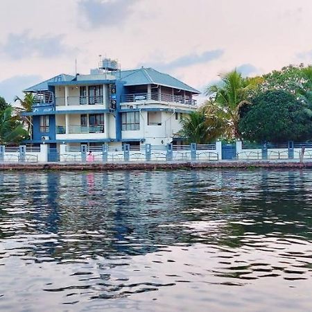 Captains Cabin Backwater Resort Alappuzha Extérieur photo
