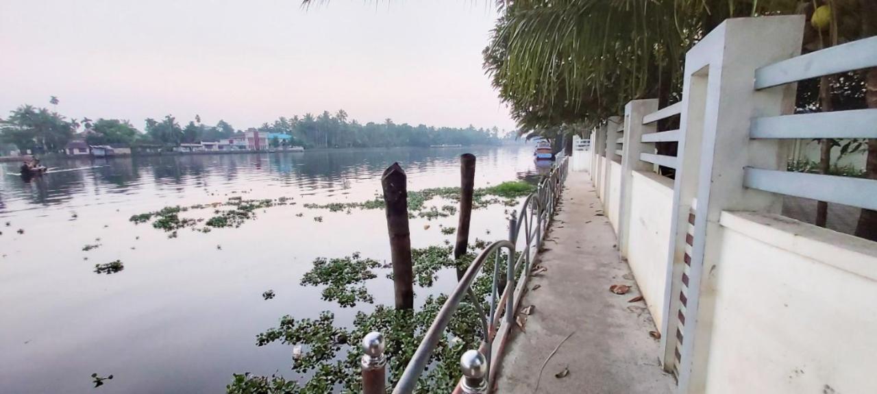 Captains Cabin Backwater Resort Alappuzha Extérieur photo