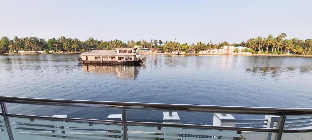 Captains Cabin Backwater Resort Alappuzha Extérieur photo